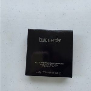 Laura Mercier Matte Radiance baker powder